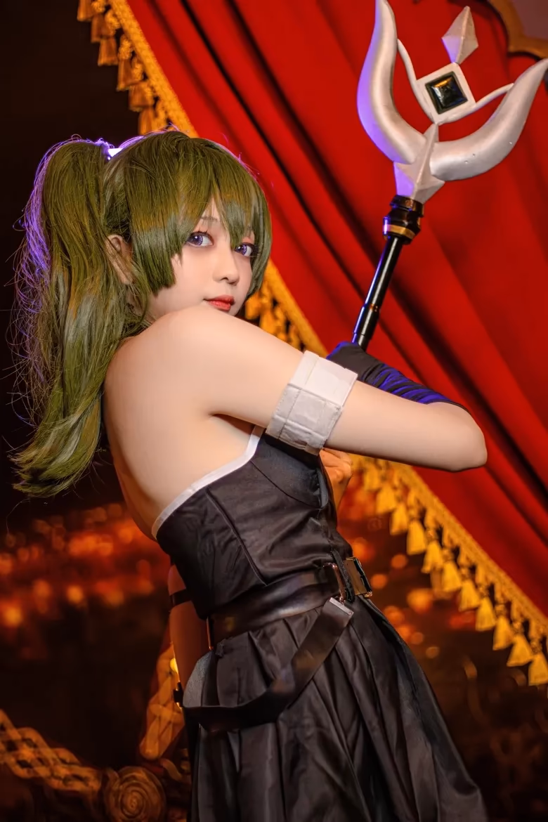 Evil Overlord Gabo as Ubel — cosplay photo 4 of 24