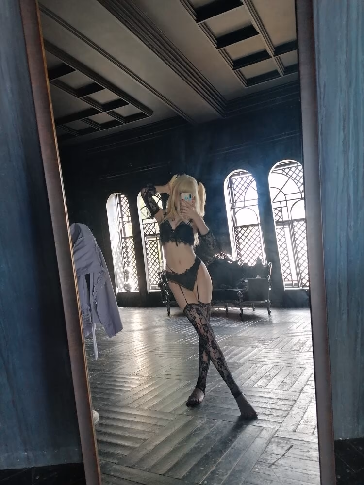 Faira Star as Misa Amane — cosplay photo 11 of 12