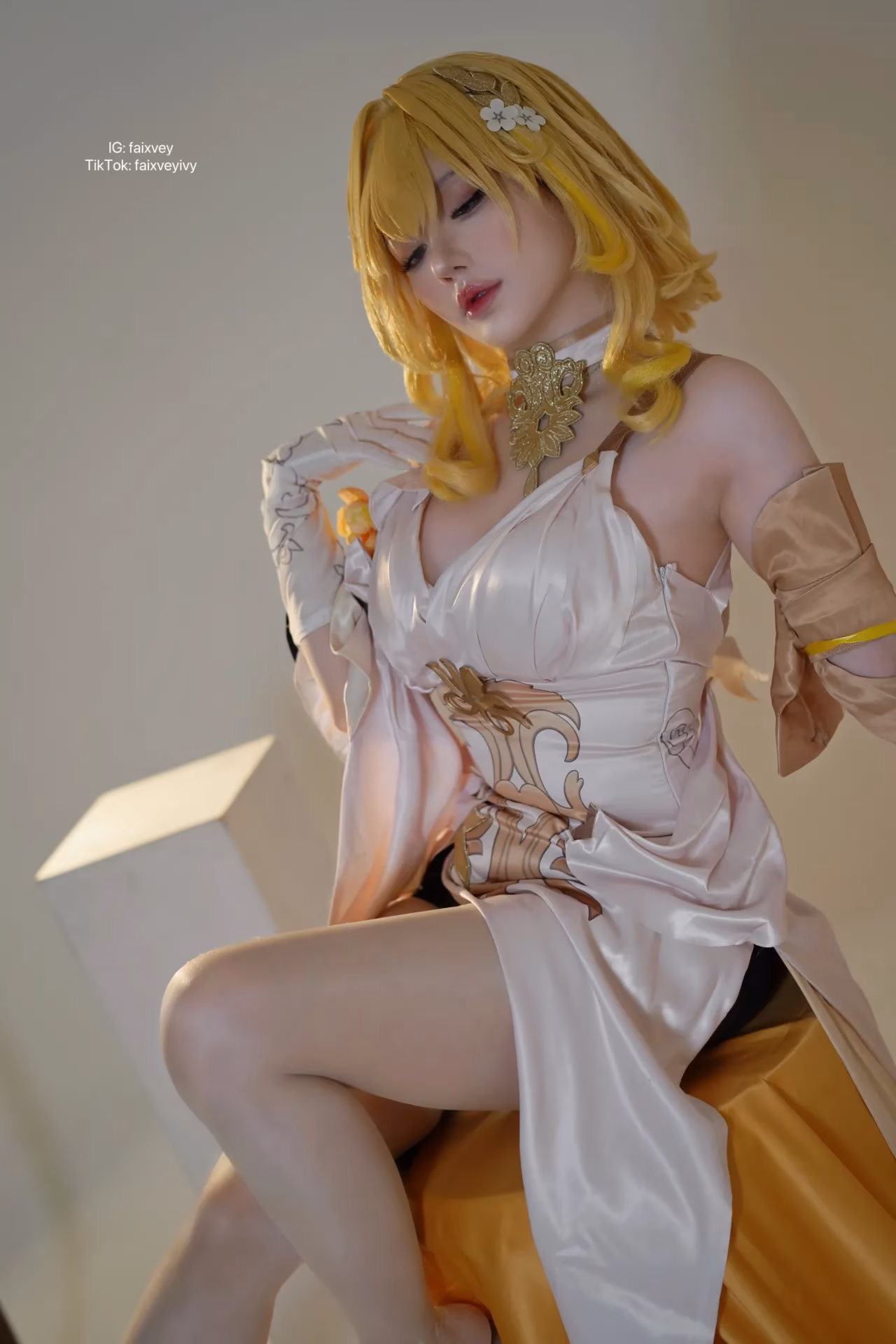 Faixvey as Aglaea — cosplay photo 4 of 10