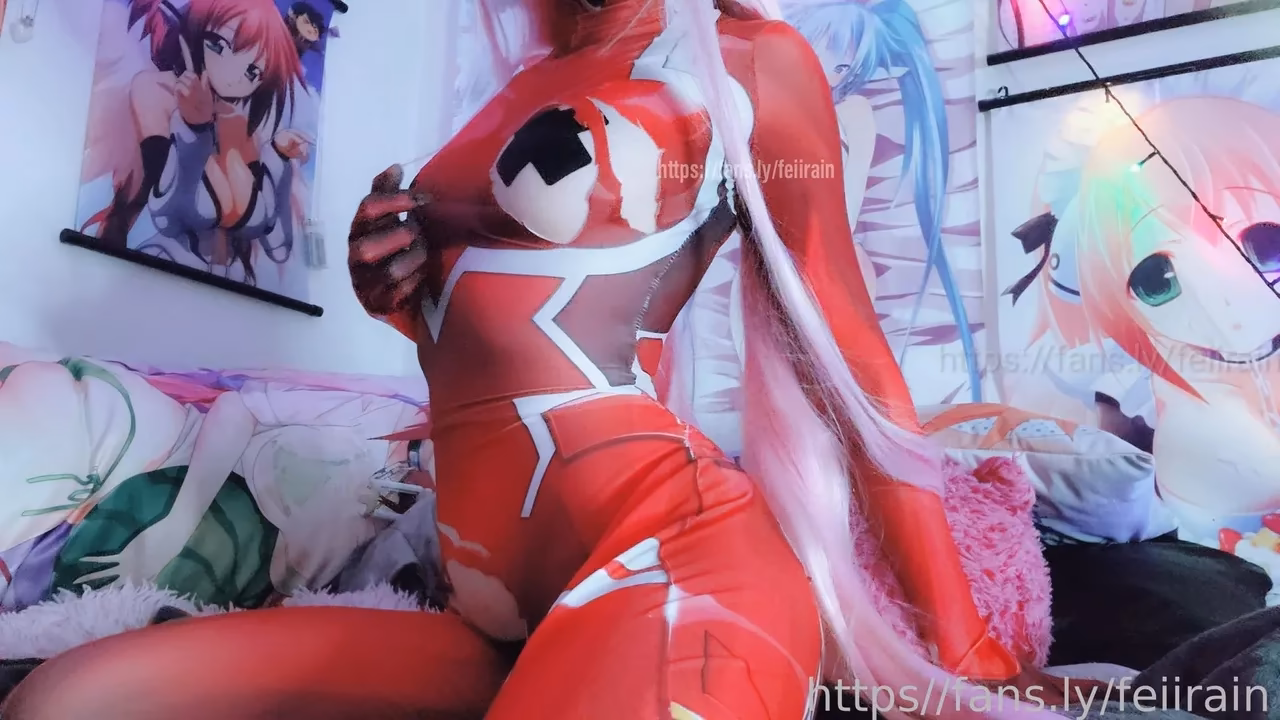 feiirain444 as Zero Two — cosplay photo 1 of 18