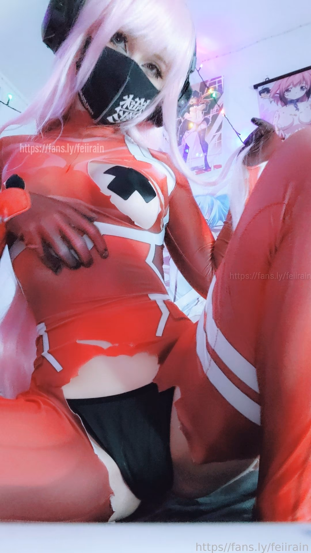 feiirain444 as Zero Two — cosplay photo 15 of 18