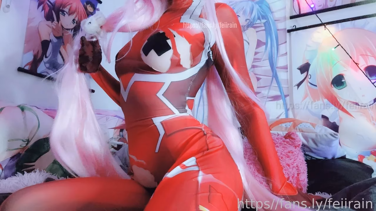feiirain444 as Zero Two — cosplay photo 3 of 18