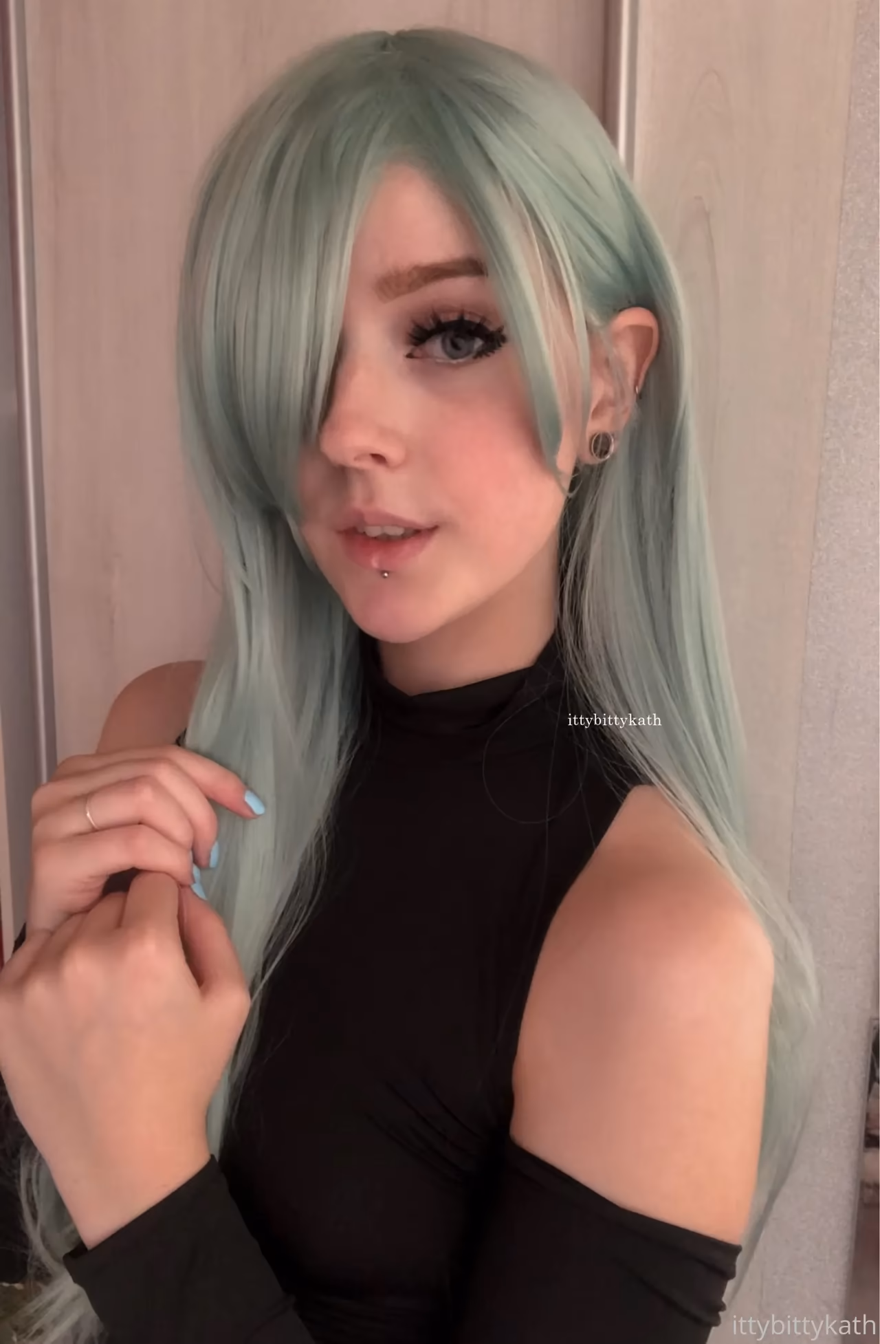 Feya Fern as Elizabeth Liones — cosplay photo 2 of 39