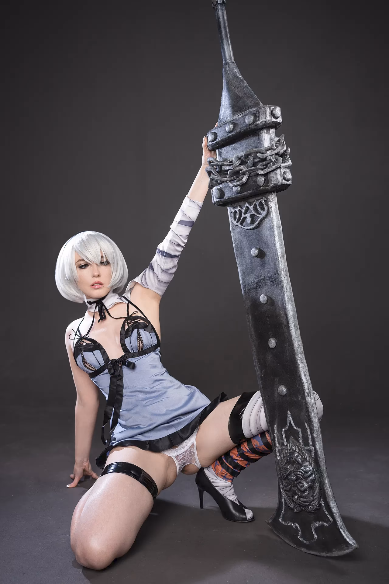Flora Daria as 2B — cosplay photo 14 of 25