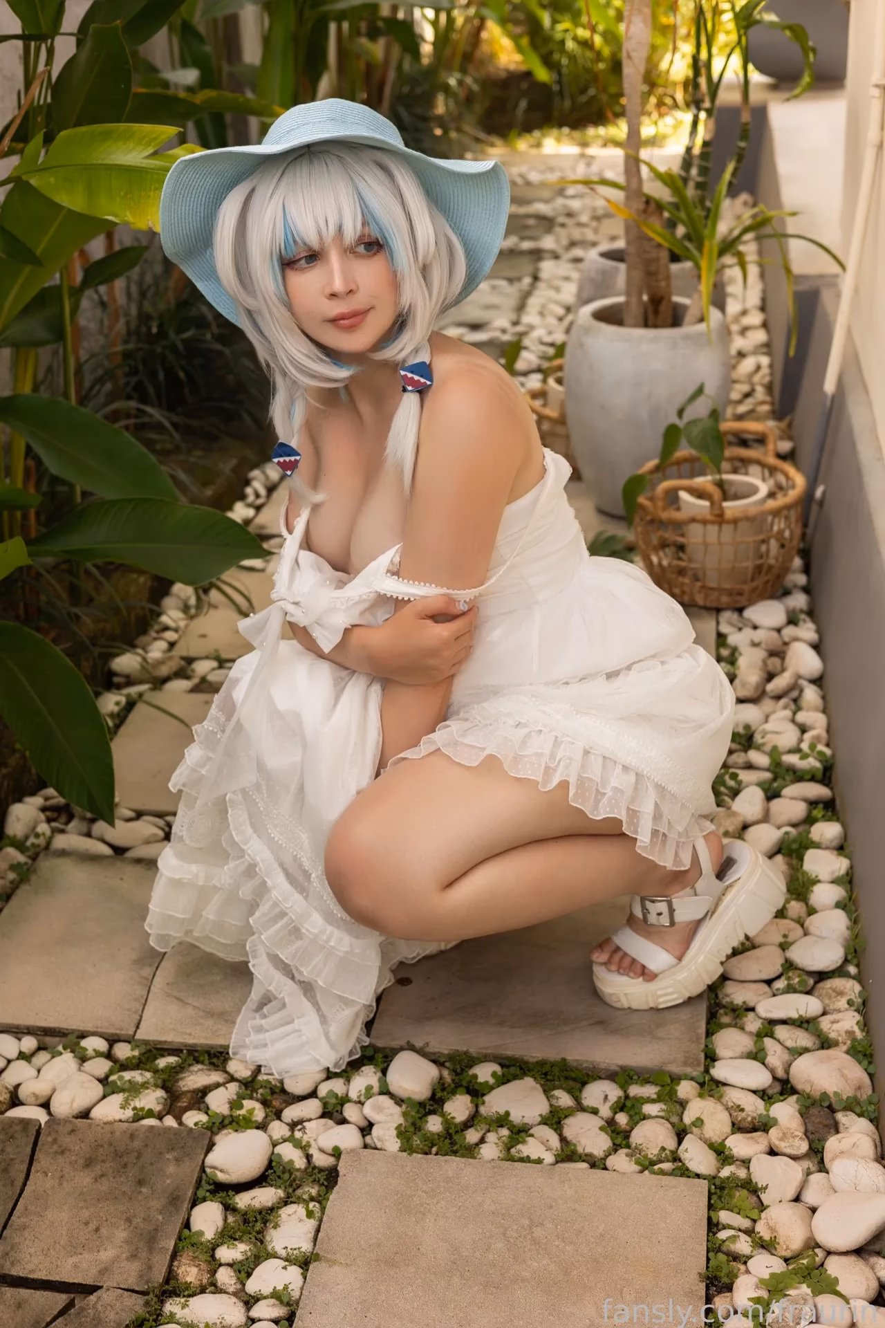 FrauRin as Gawr Gura — cosplay photo 13 of 34