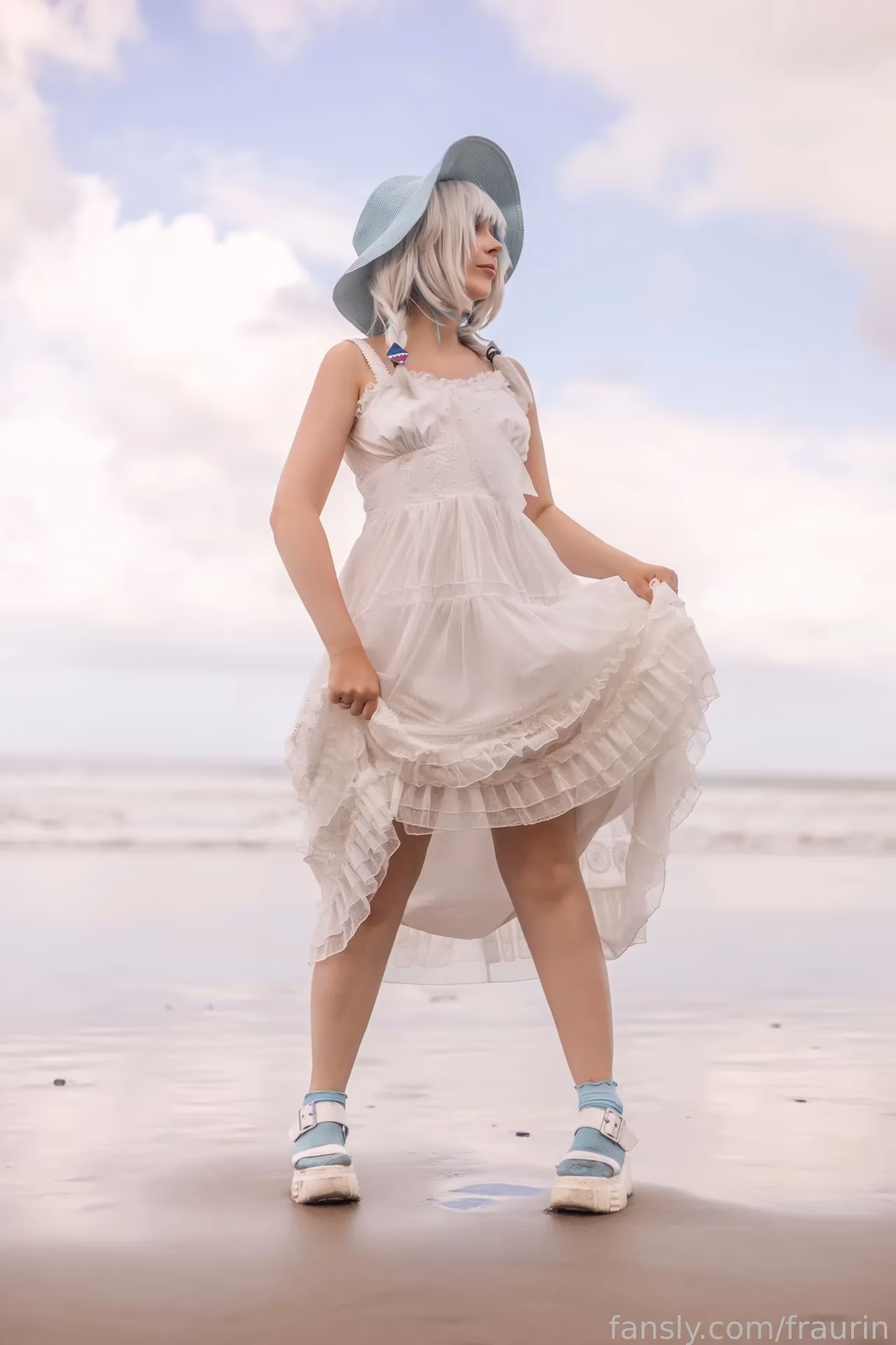 FrauRin as Gawr Gura — cosplay photo 2 of 34