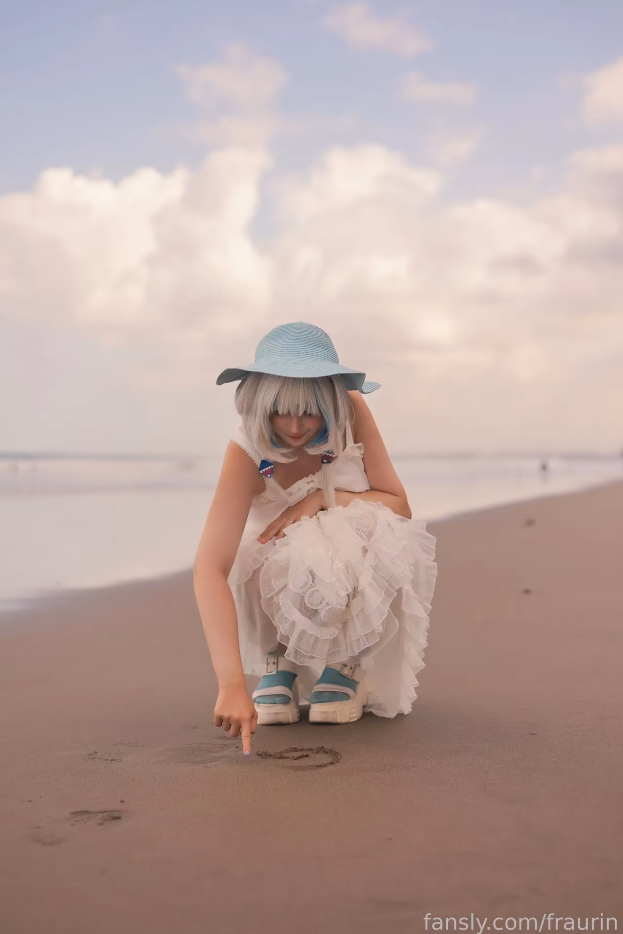 FrauRin as Gawr Gura — cosplay photo 3 of 34
