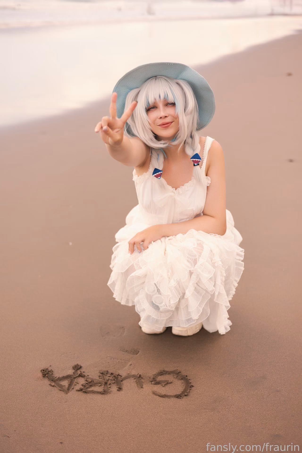 FrauRin as Gawr Gura — cosplay photo 4 of 34