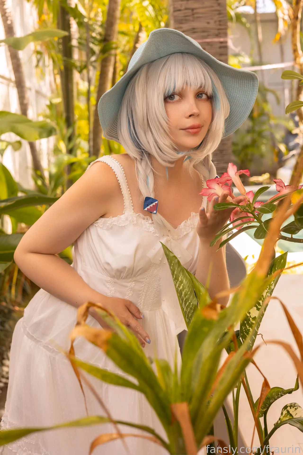 FrauRin as Gawr Gura — cosplay photo 5 of 34