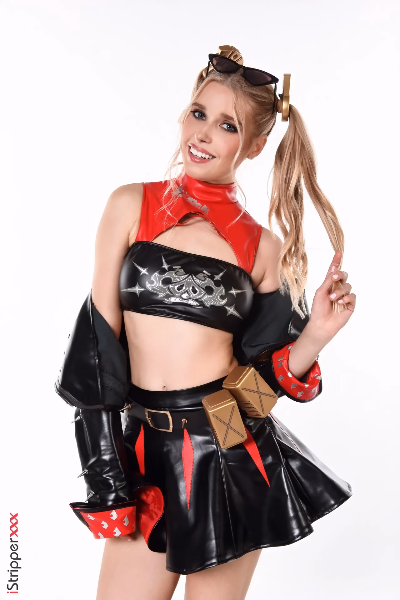 Freya Mayer as Burnice White — cosplay photo 8 of 50