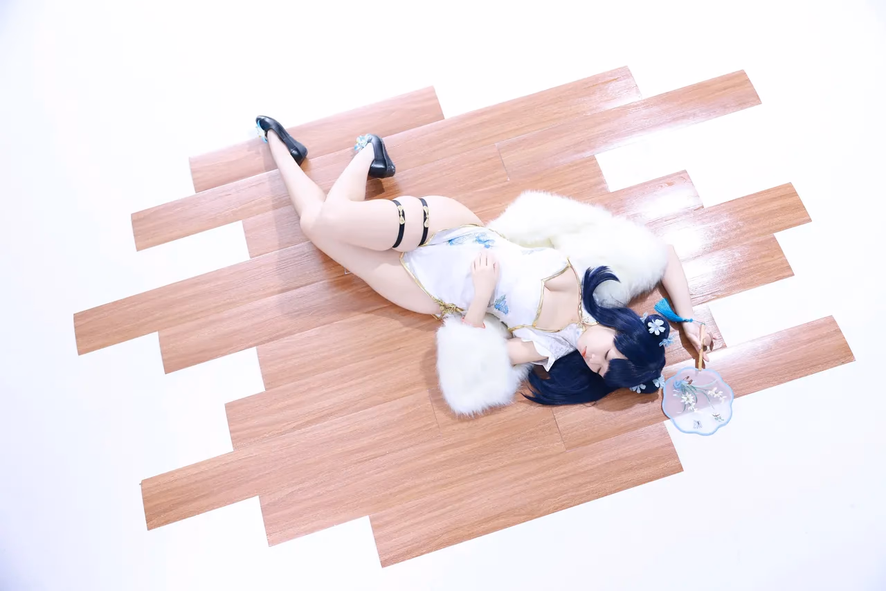 G44 wa Kizutsukanai as Rikka Takarada — cosplay photo 13 of 34