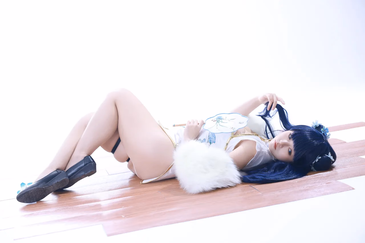 G44 wa Kizutsukanai as Rikka Takarada — cosplay photo 15 of 34