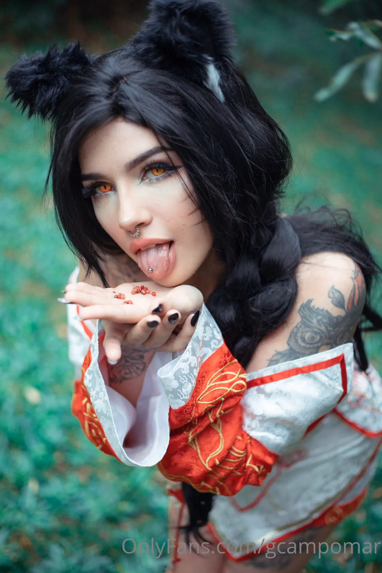 Giovanna Campomar as Ahri — cosplay photo 6 of 31