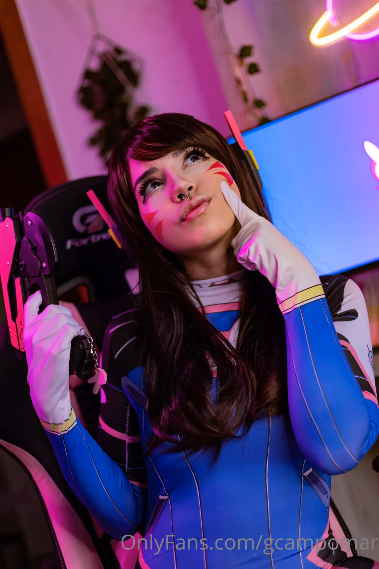 Giovanna Campomar as D.Va — cosplay photo 2 of 22