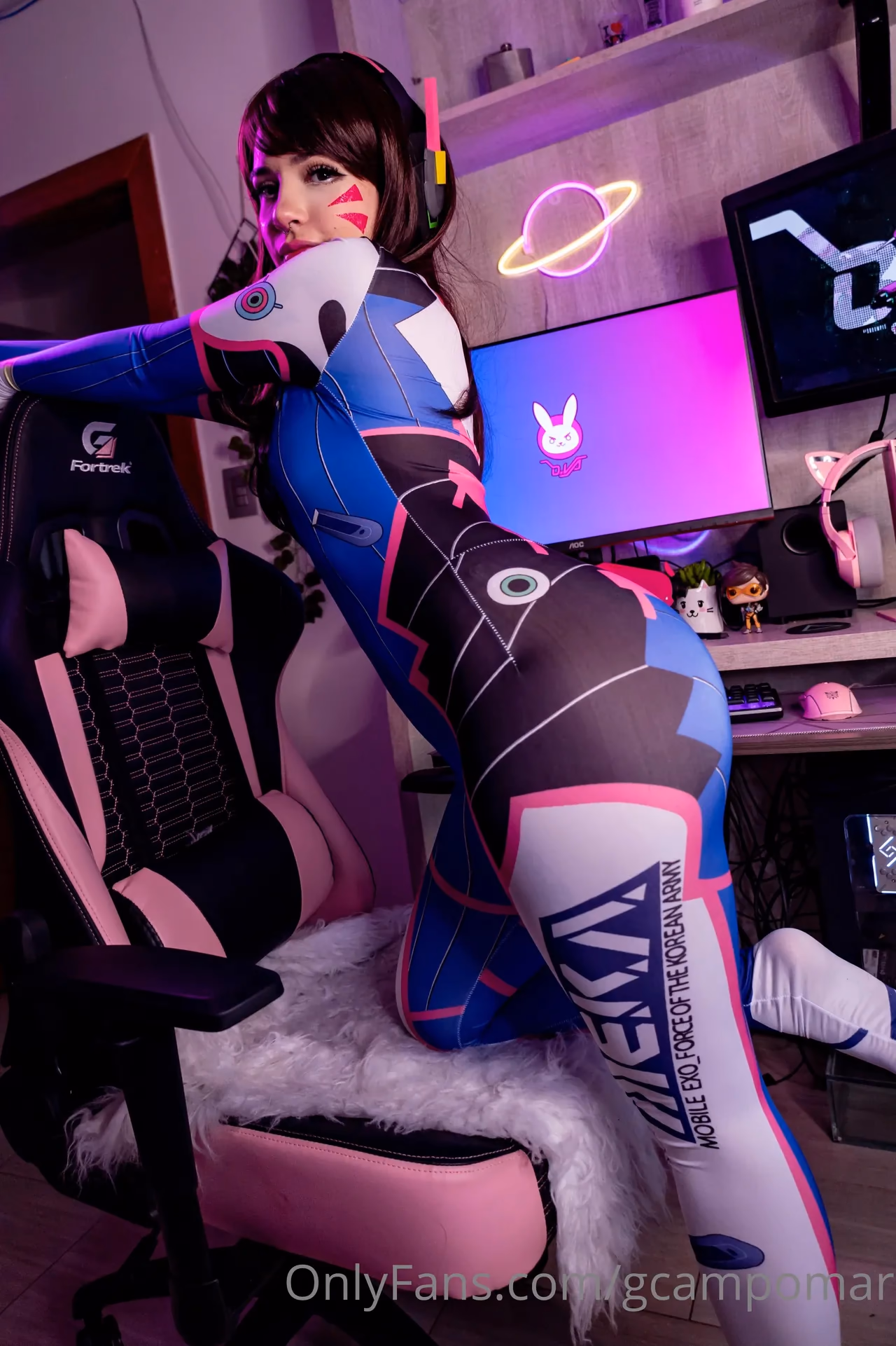 Giovanna Campomar as D.Va — cosplay photo 7 of 22