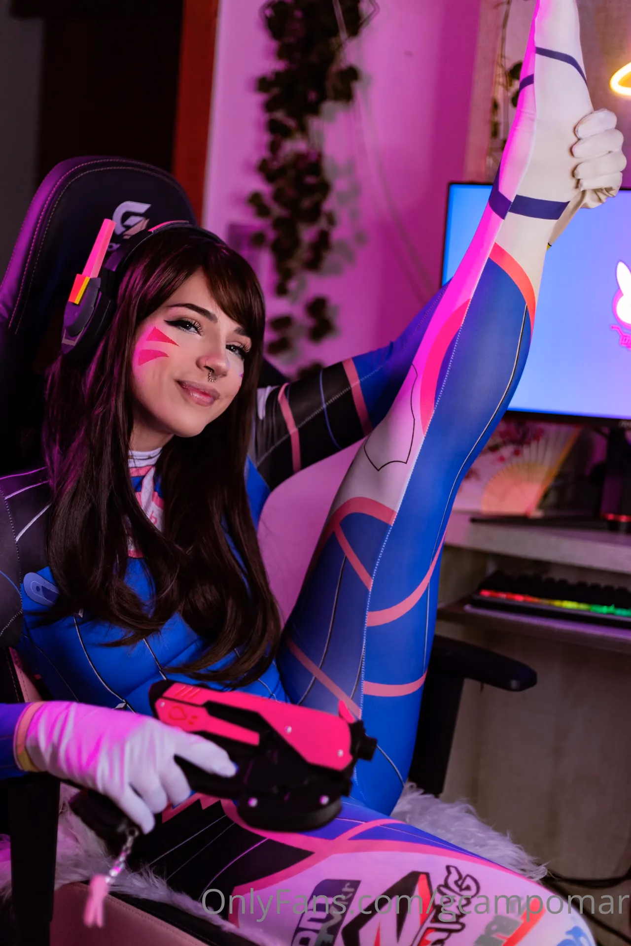 Giovanna Campomar as D.Va — cosplay photo 9 of 22