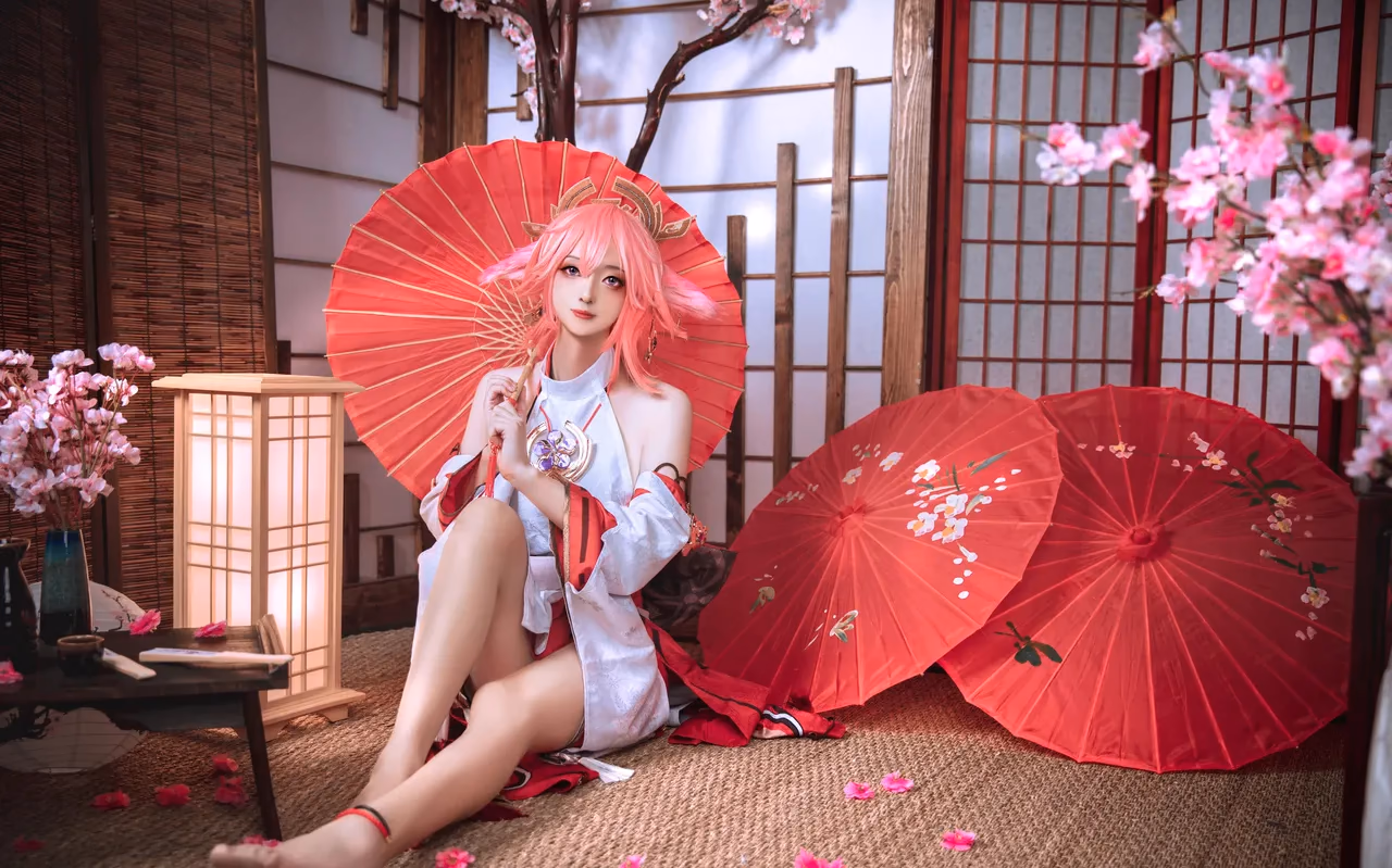 Glucose as Yae Miko — cosplay photo 10 of 13