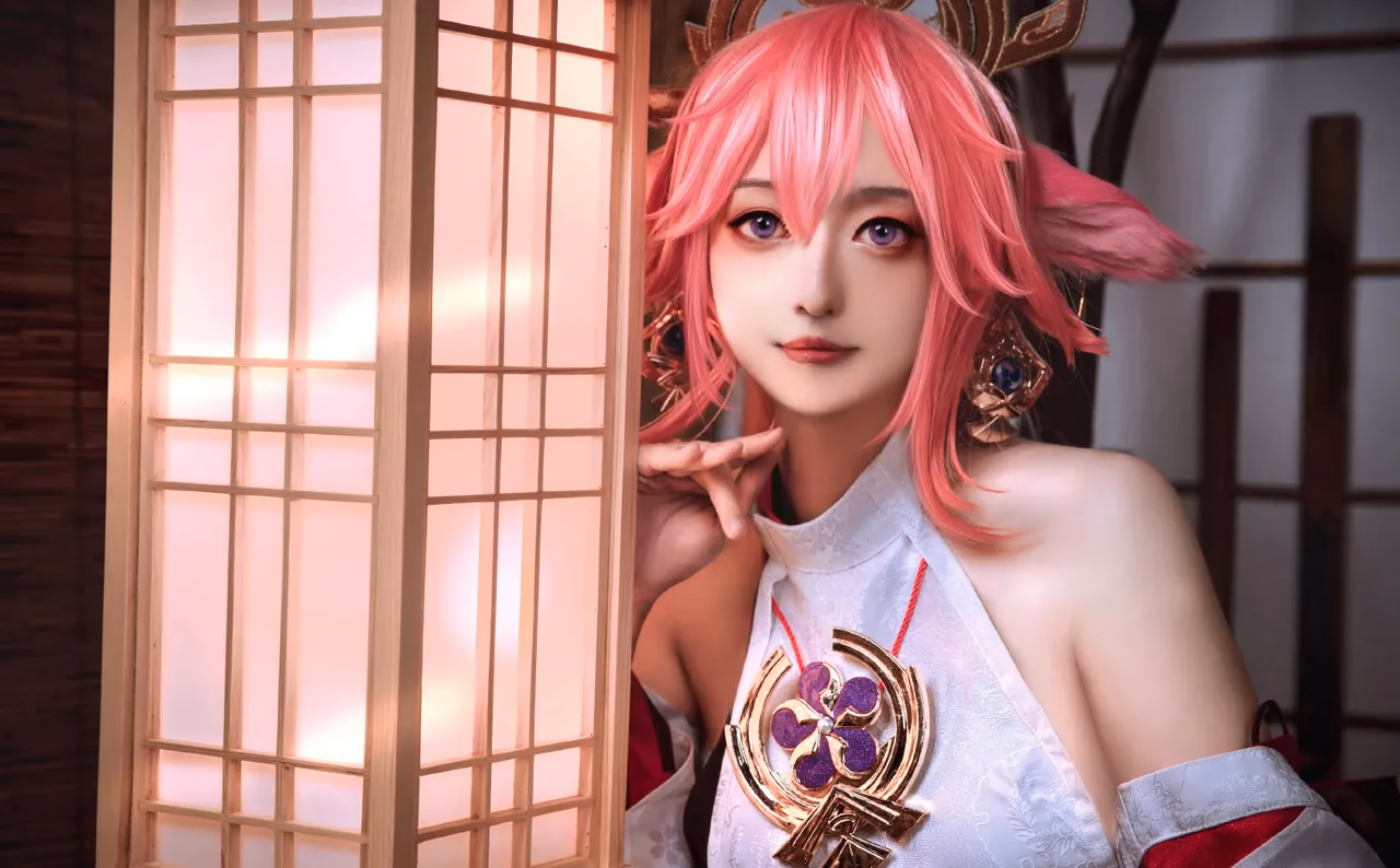 Glucose as Yae Miko — cosplay photo 12 of 13