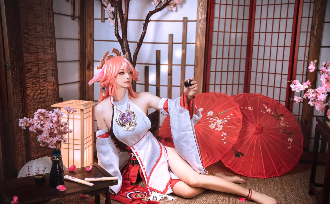 Glucose as Yae Miko — cosplay photo 7 of 13