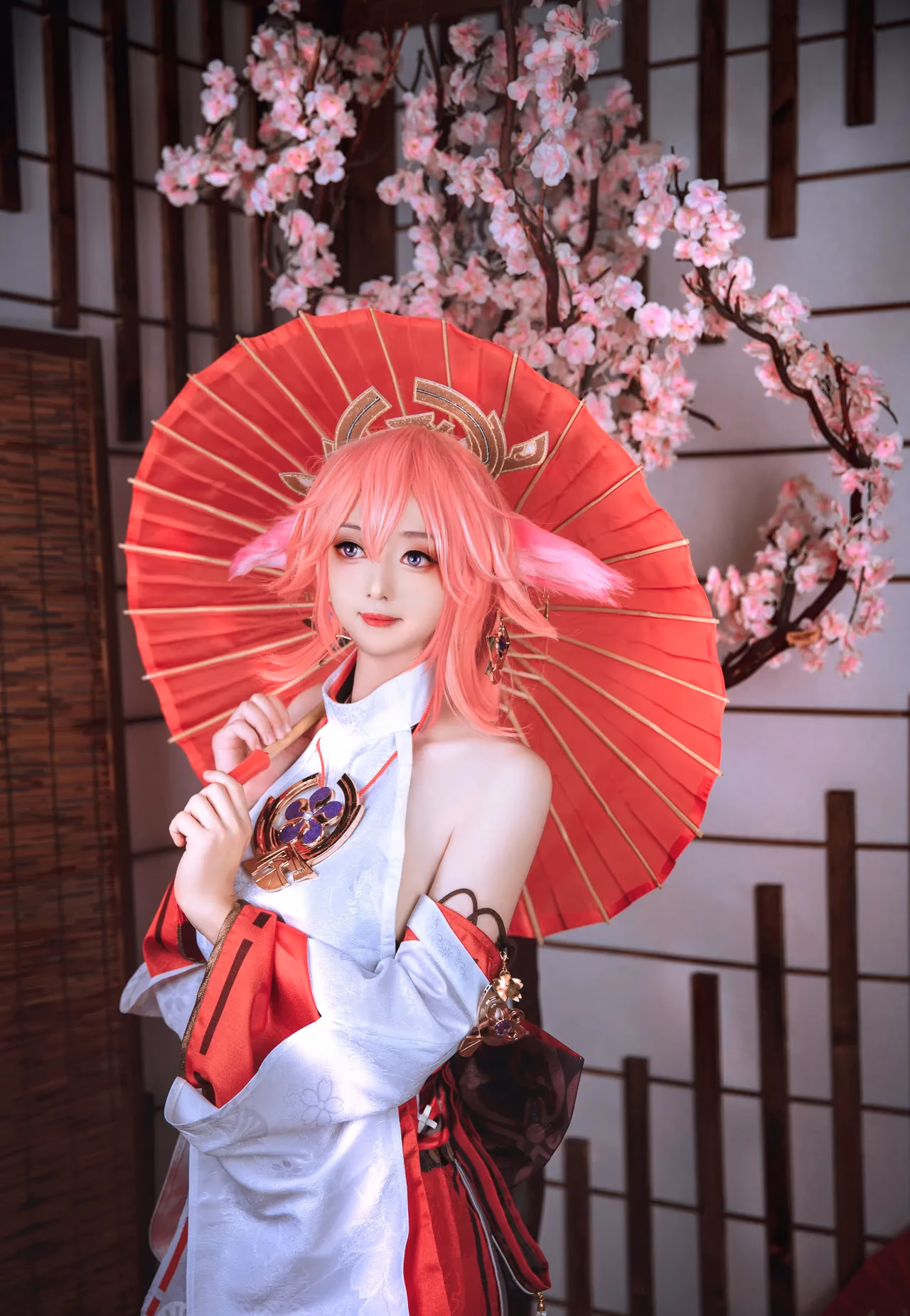 Glucose as Yae Miko — cosplay photo 9 of 13