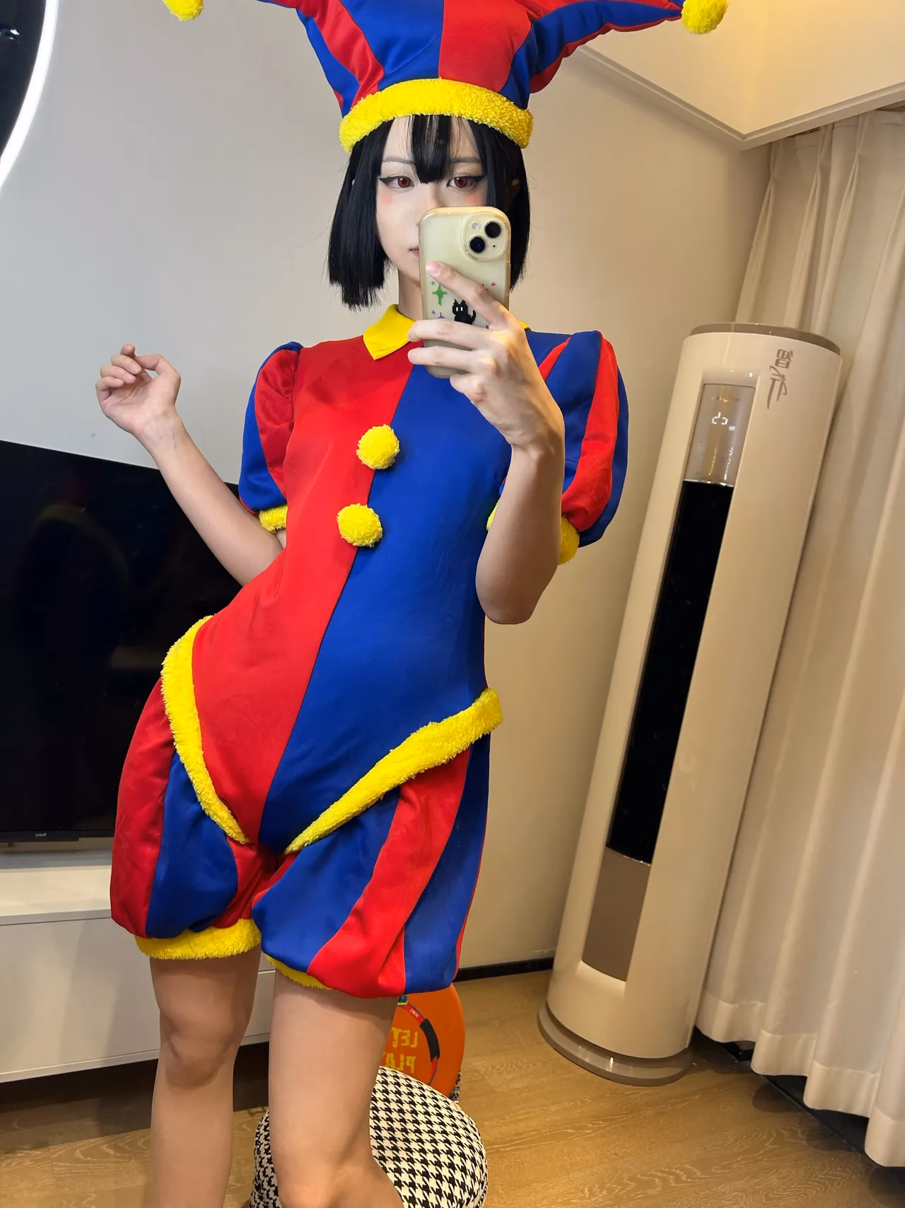 Green Chacha as Pomni — cosplay photo 14 of 38