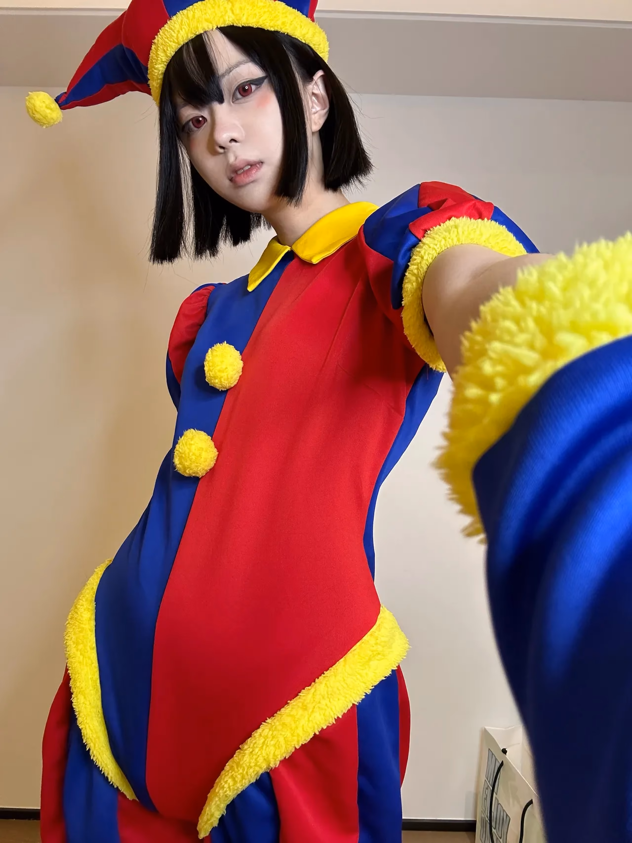 Green Chacha as Pomni — cosplay photo 3 of 38