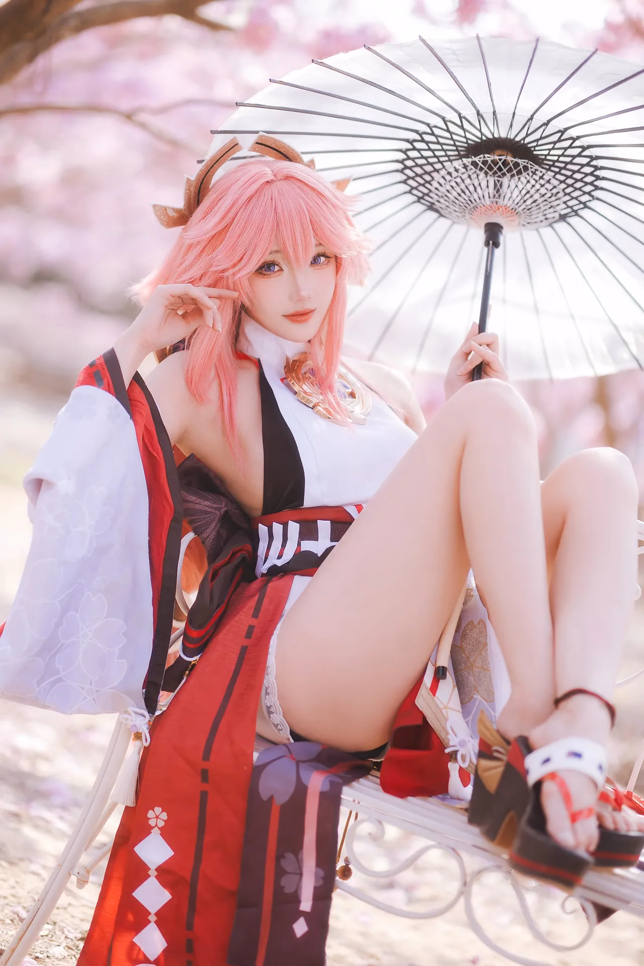 Guaxichan as Yae Miko — cosplay photo 10 of 20