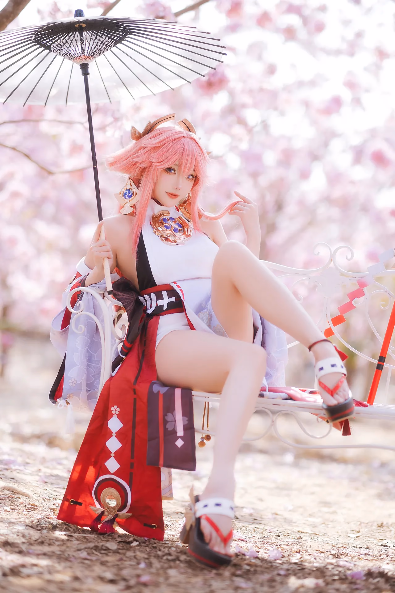 Guaxichan as Yae Miko — cosplay photo 11 of 20