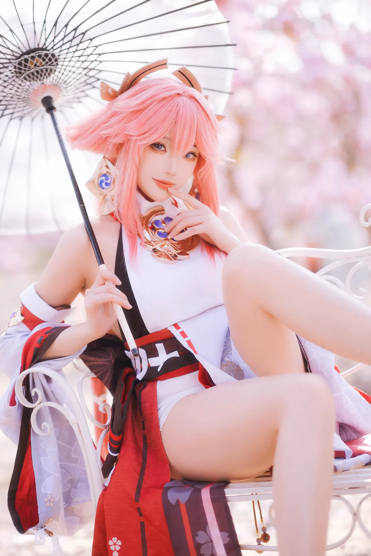Guaxichan as Yae Miko — cosplay photo 12 of 20