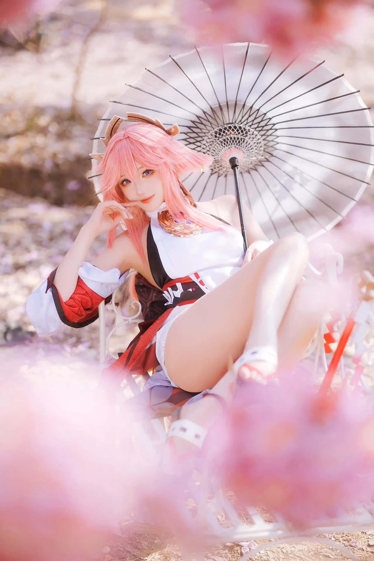 Guaxichan as Yae Miko — cosplay photo 13 of 20