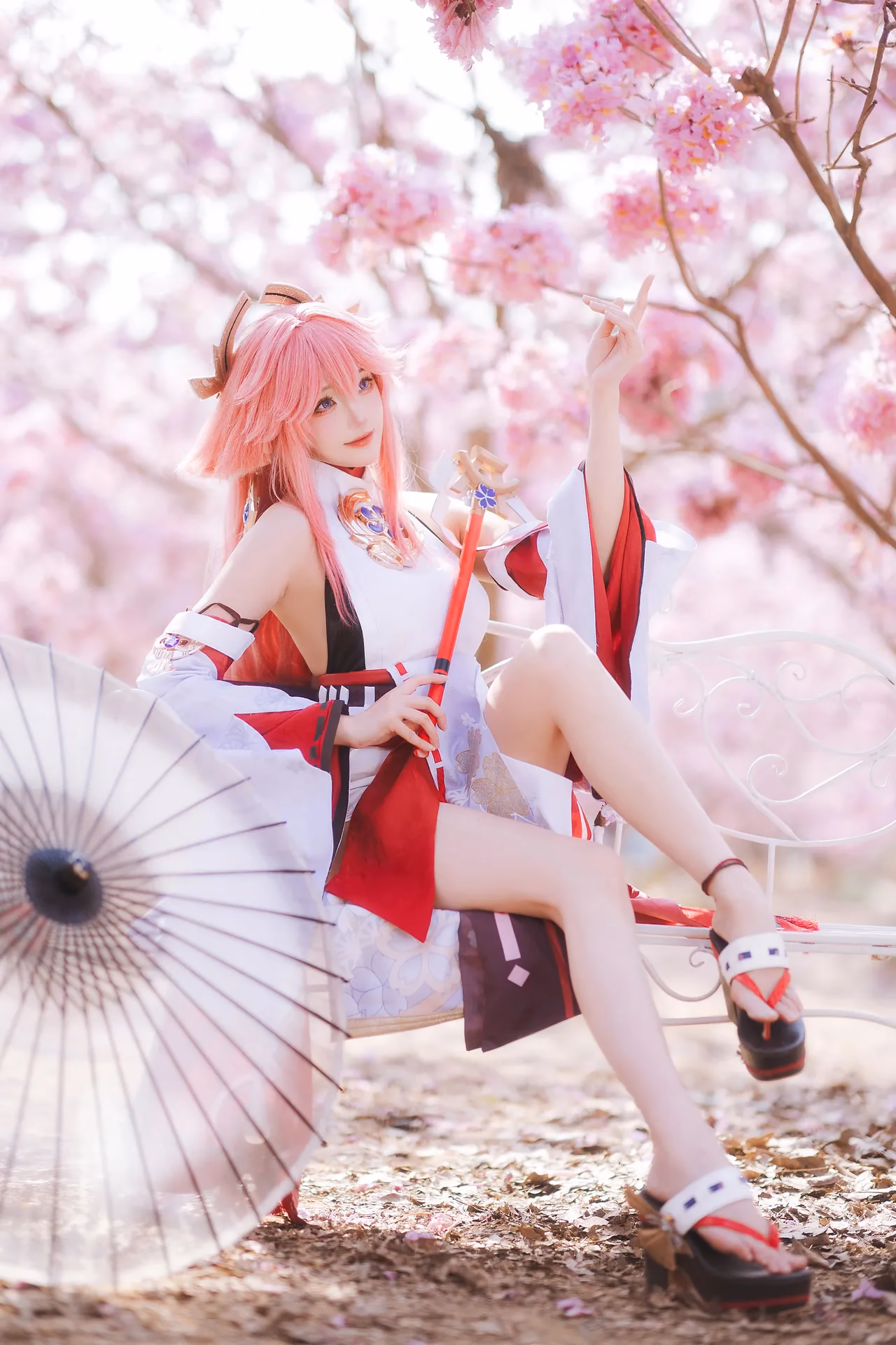 Guaxichan as Yae Miko — cosplay photo 15 of 20
