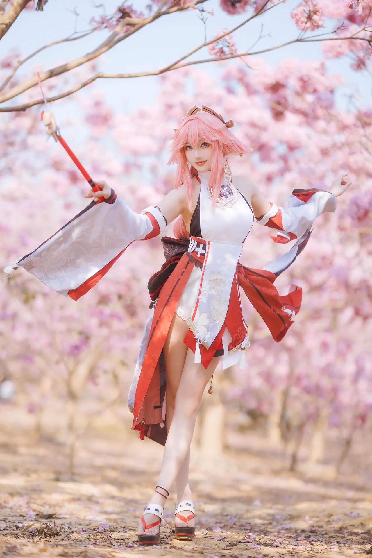 Guaxichan as Yae Miko — cosplay photo 18 of 20