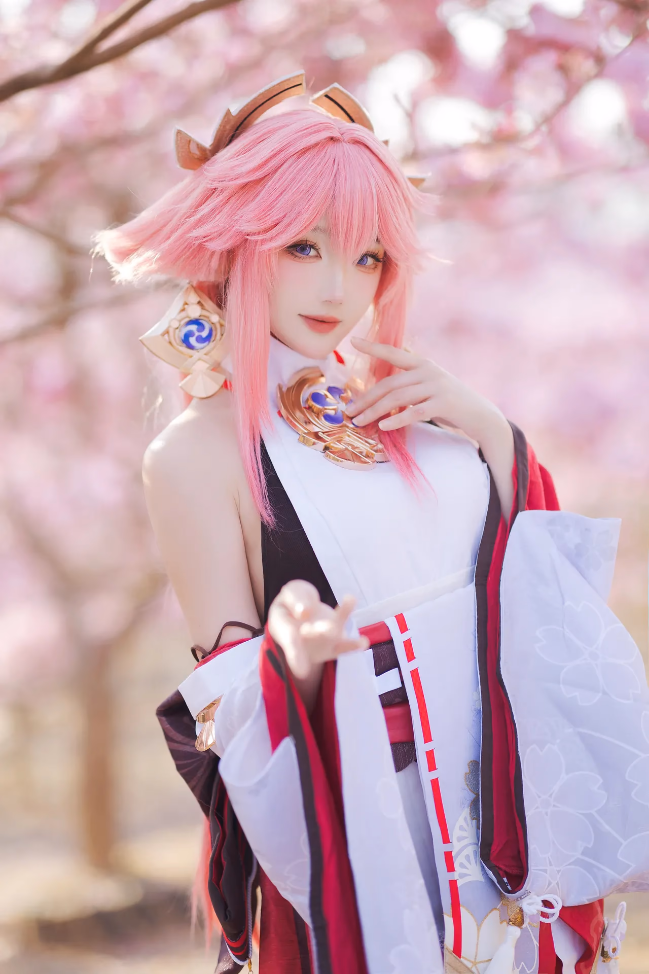 Guaxichan as Yae Miko — cosplay photo 20 of 20