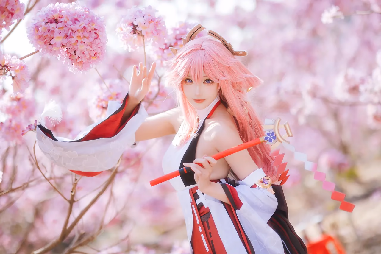 Guaxichan as Yae Miko — cosplay photo 3 of 20