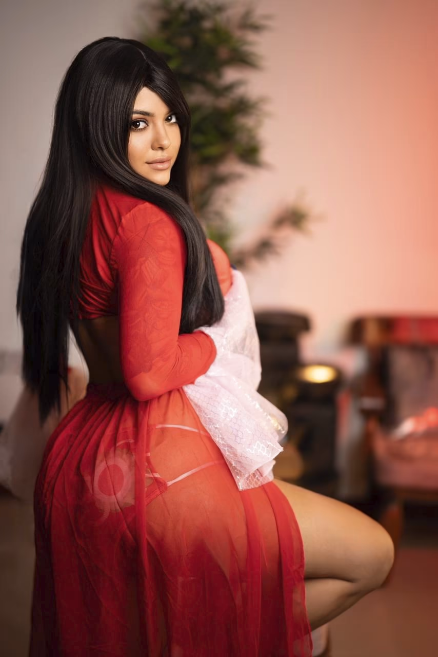 GundamChick as Boa Hancock — cosplay photo 3 of 4