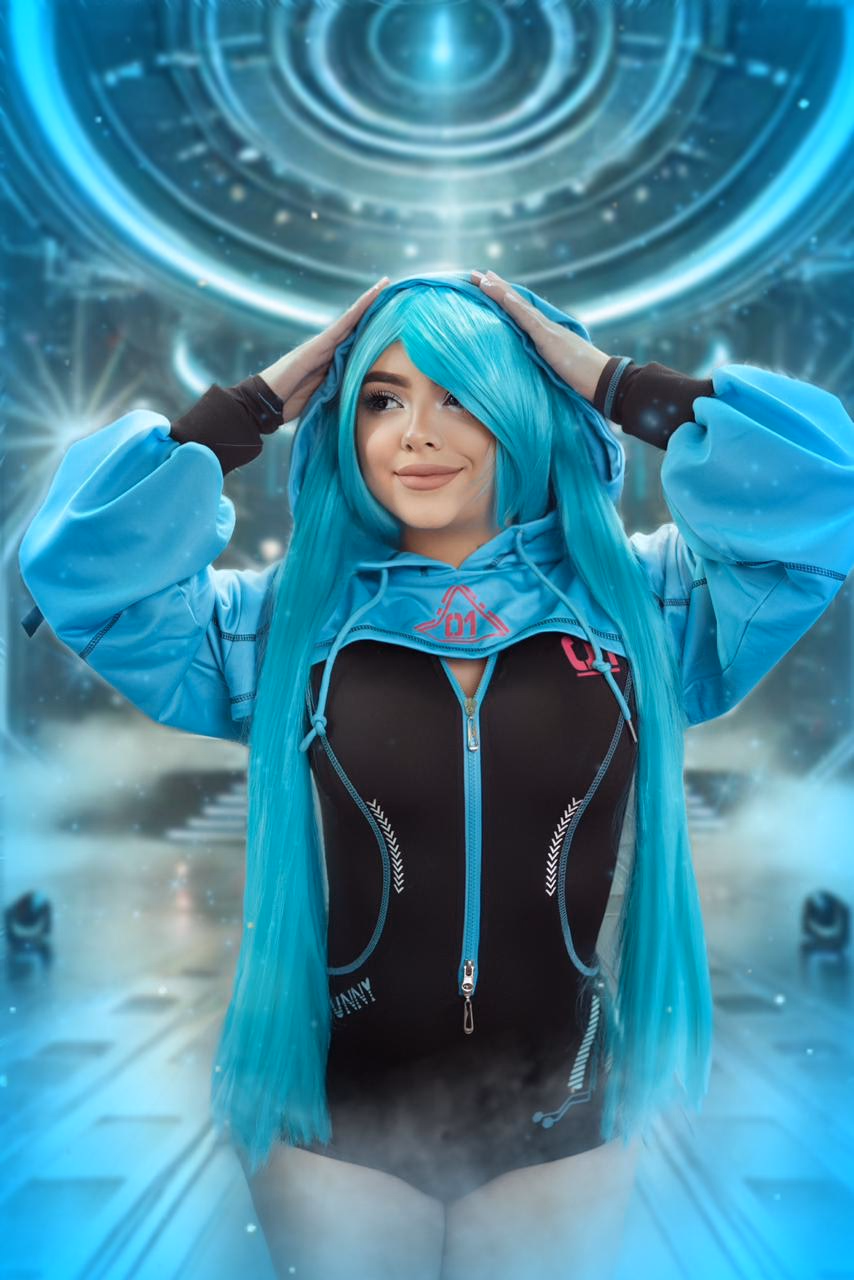 GundamChick as Hatsune Miku — cosplay photo 3 of 7