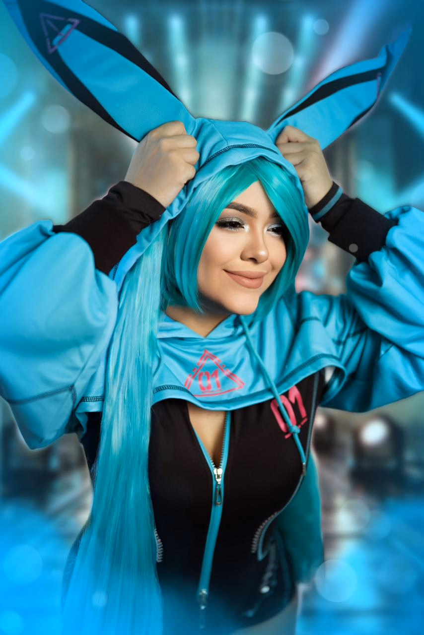 GundamChick as Hatsune Miku — cosplay photo 5 of 7