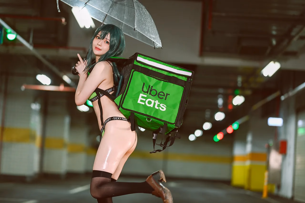 Hachi as Tsuyu Asui — cosplay photo 16 of 18
