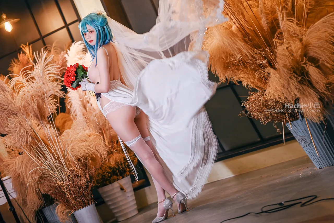 Hachi as Uruha Rushia — cosplay photo 3 of 15