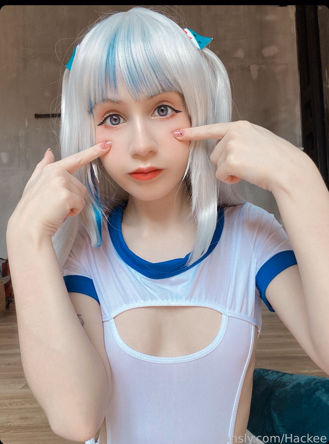 Hackee as Gawr Gura — cosplay photo 13 of 30