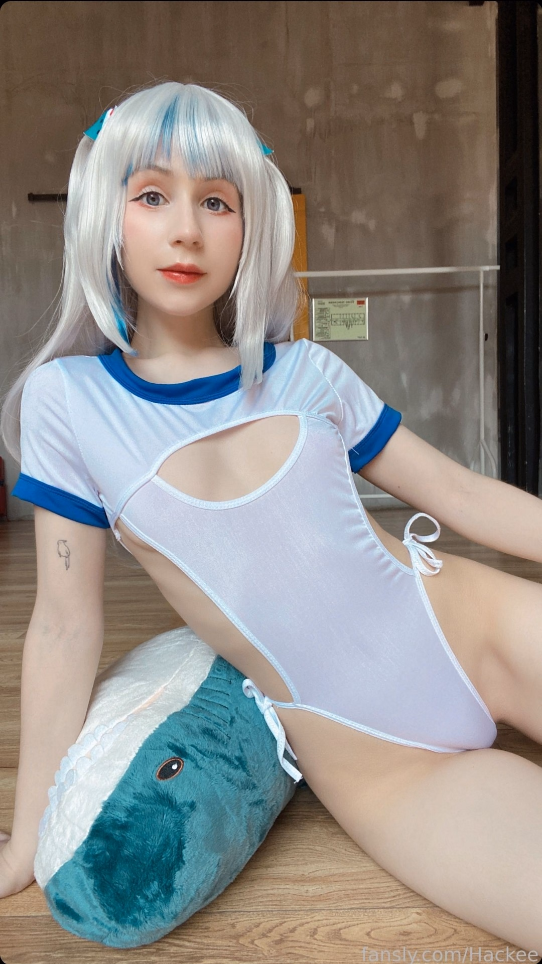 Hackee as Gawr Gura — cosplay photo 4 of 30