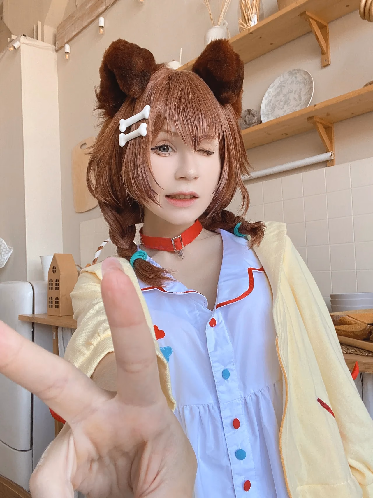 Hackee as Inugami Korone — cosplay photo 13 of 85