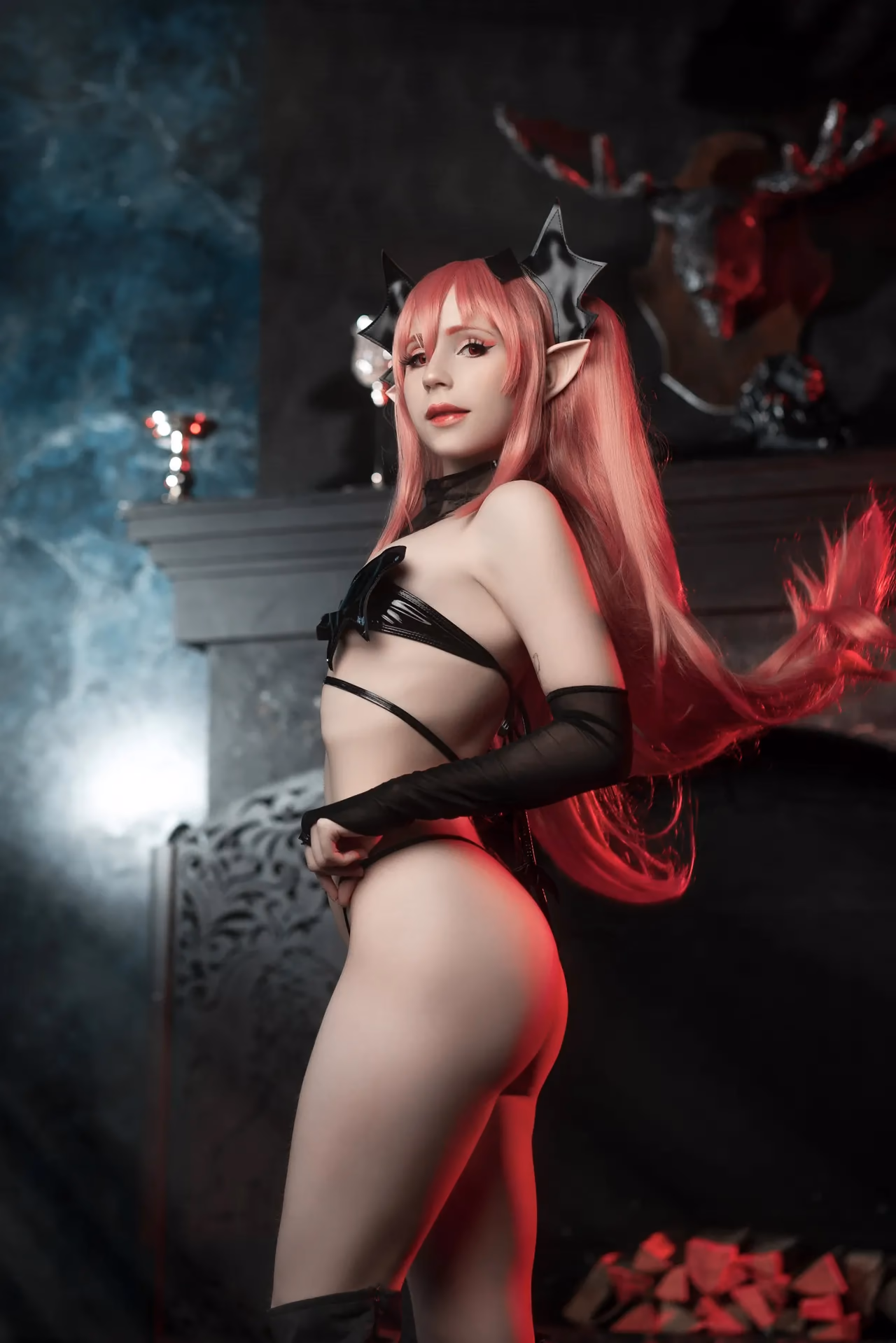 Hackee as Krul Tepes — cosplay photo 12 of 20