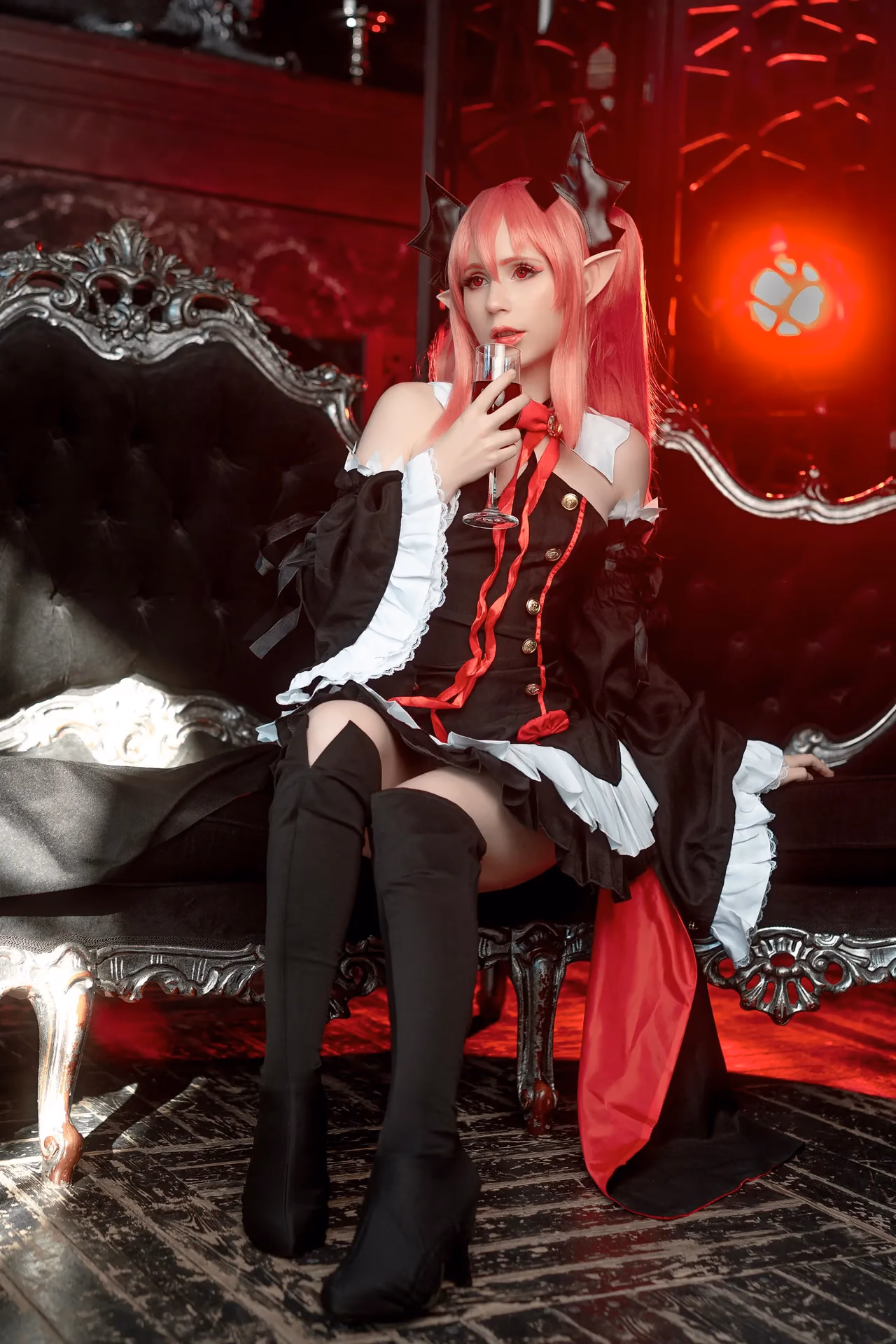 Hackee as Krul Tepes — cosplay photo 3 of 20