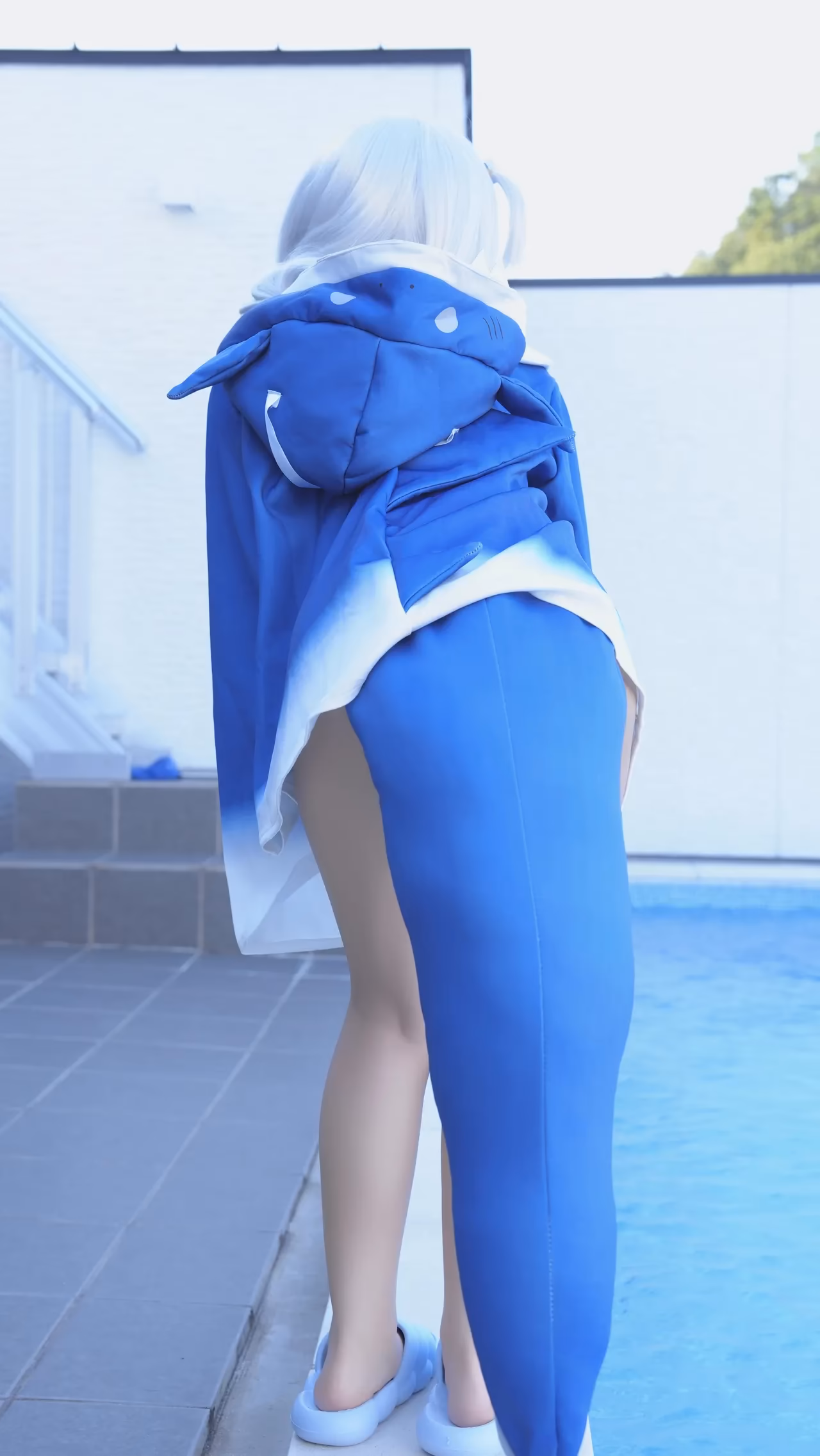 Hamu as Gawr Gura — cosplay photo 10 of 111