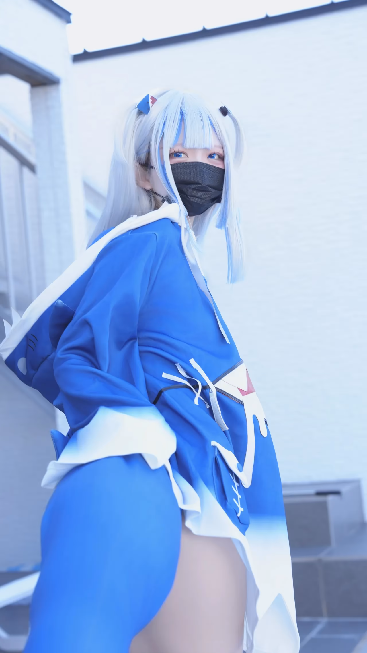 Hamu as Gawr Gura — cosplay photo 11 of 111