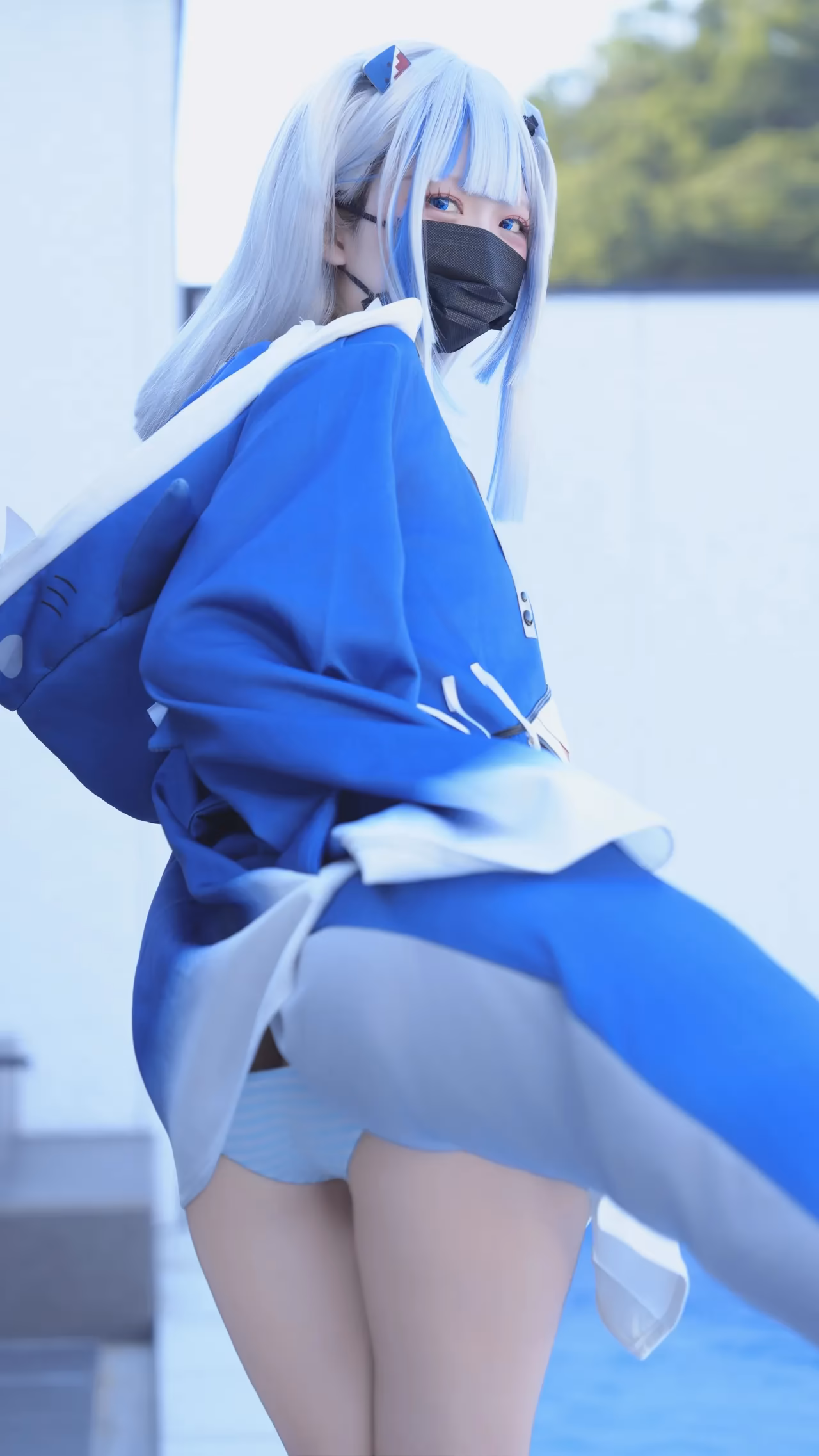 Hamu as Gawr Gura — cosplay photo 12 of 111