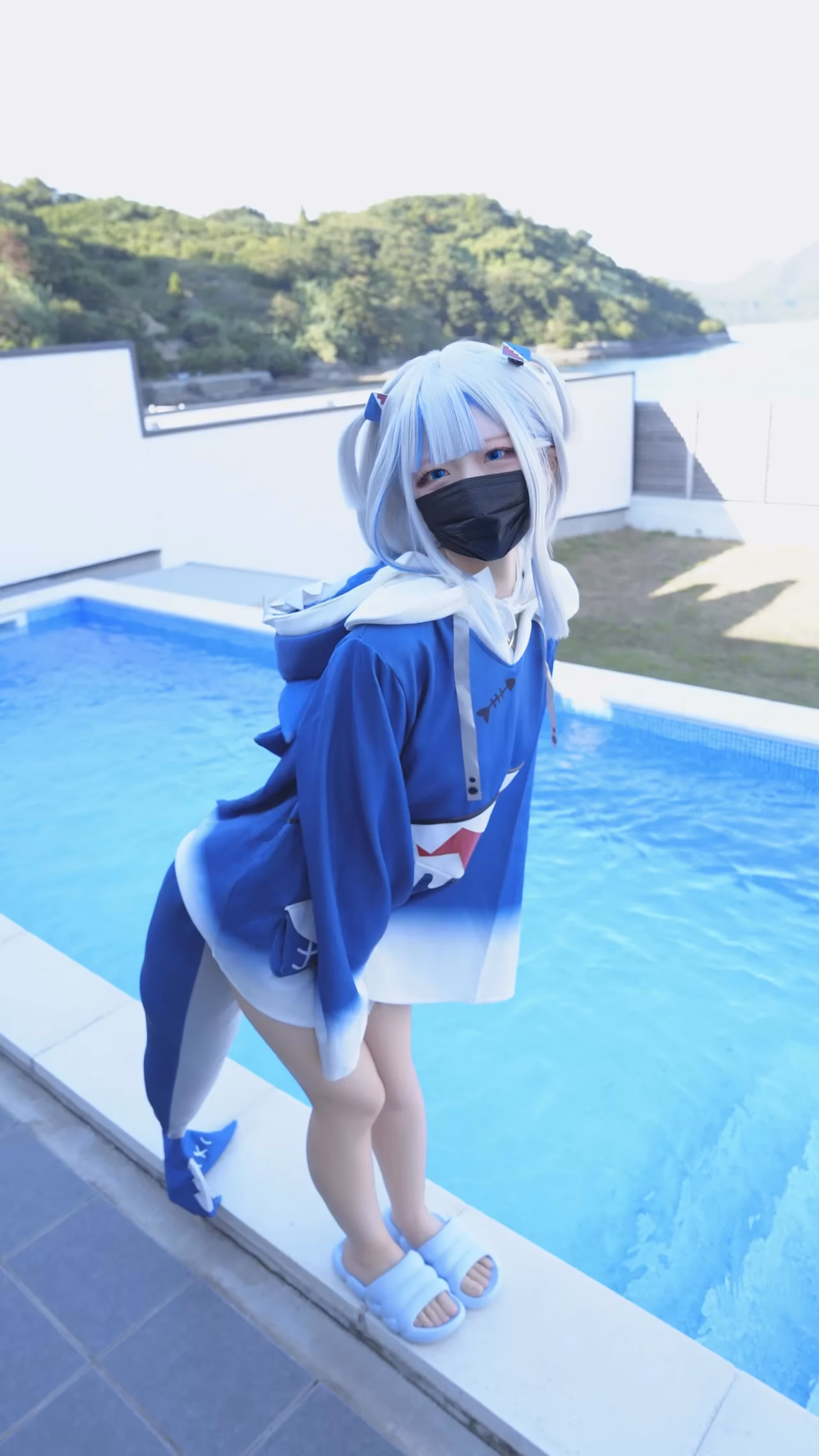 Hamu as Gawr Gura — cosplay photo 6 of 111