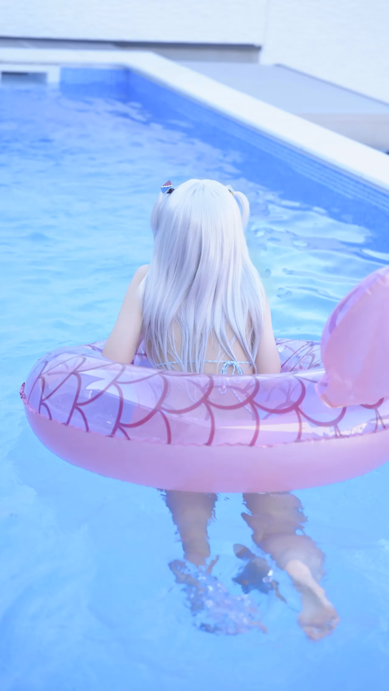 Hamu as Gawr Gura — cosplay photo 80 of 111