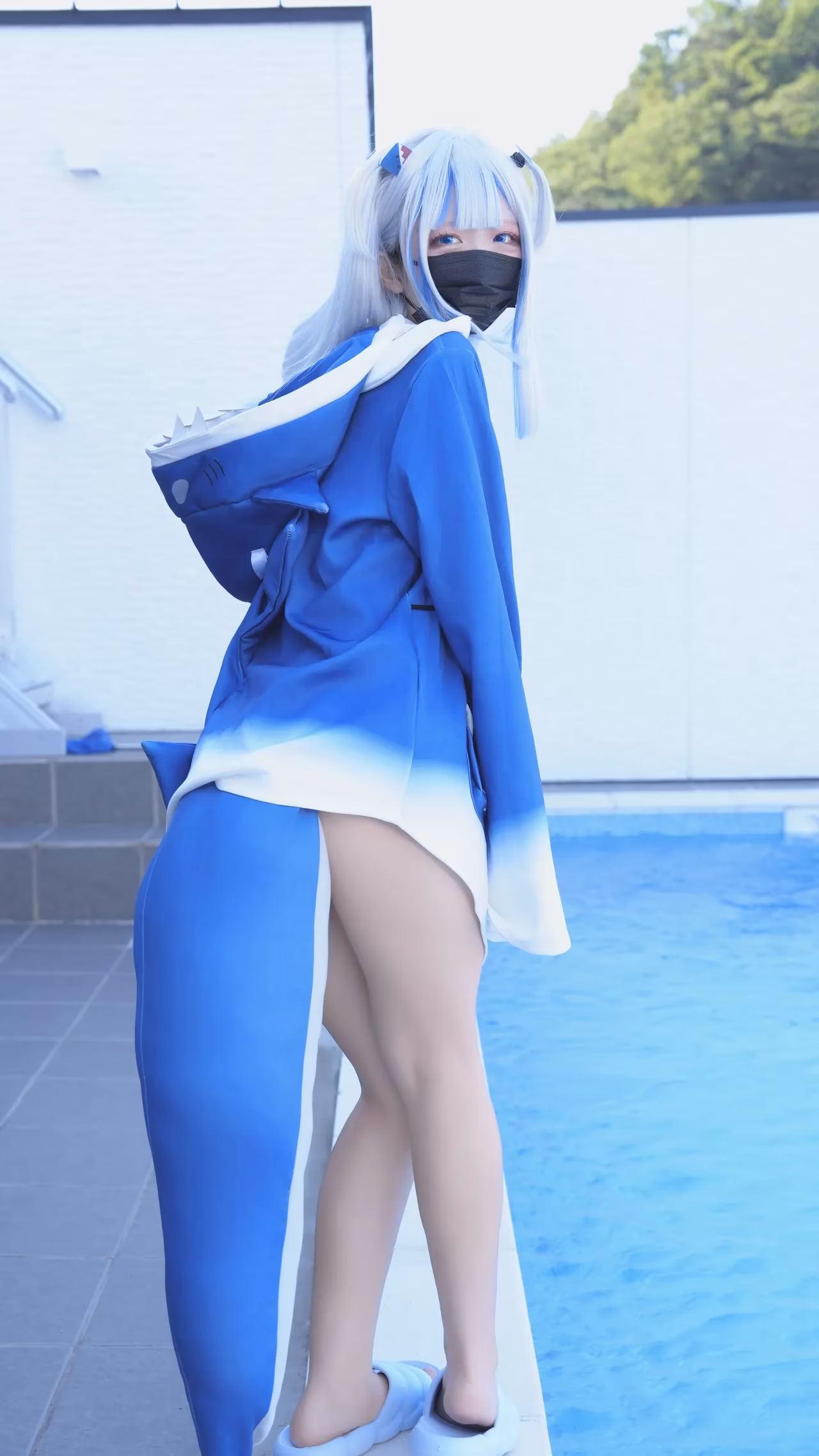 Hamu as Gawr Gura — cosplay photo 9 of 111